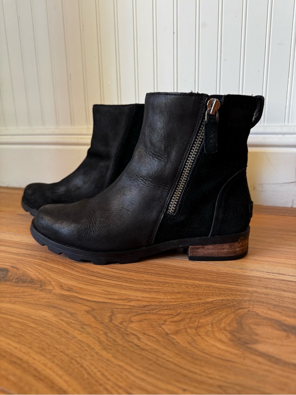 Sorel Emelie Black Leather Waterproof Zip Booties Size 7.5